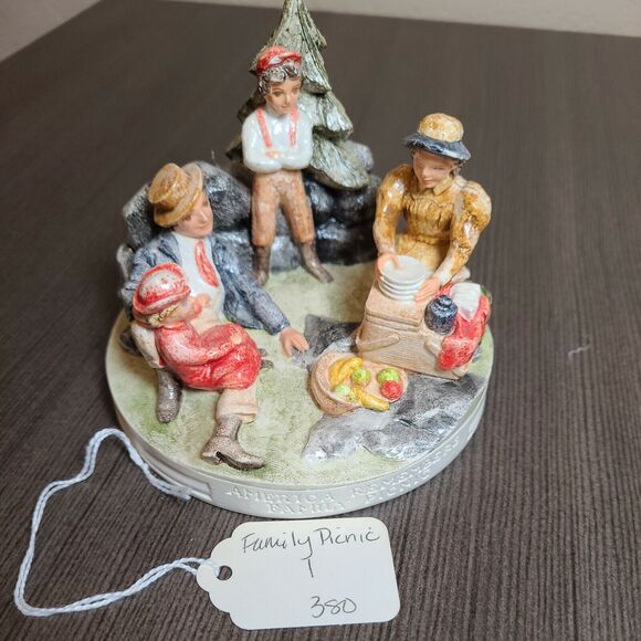 Vintage Sebastian Miniatures Family Picnic SML380 (1) 1980 - Picture 9 of 9